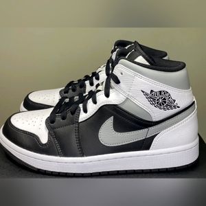Men's Jordan 1 Mid White Shadow 554724-073 Size 10 Nike. Condition is Pre-owned.